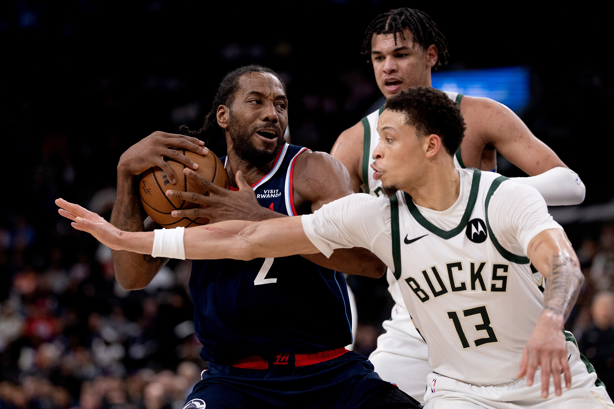 开云官方网站-莱昂纳德28+5加兰15+6 快船轻取雄鹿两连胜